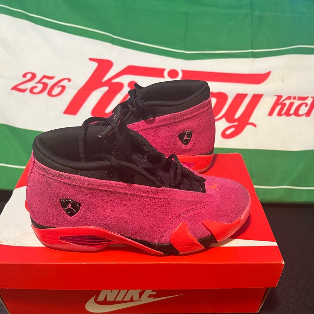 Jordan 14 vivid pink Sz 7.5 women’s